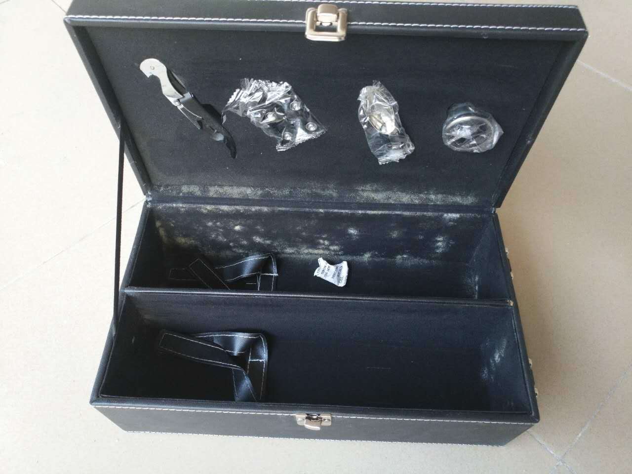 五金制品盒子發(fā)霉